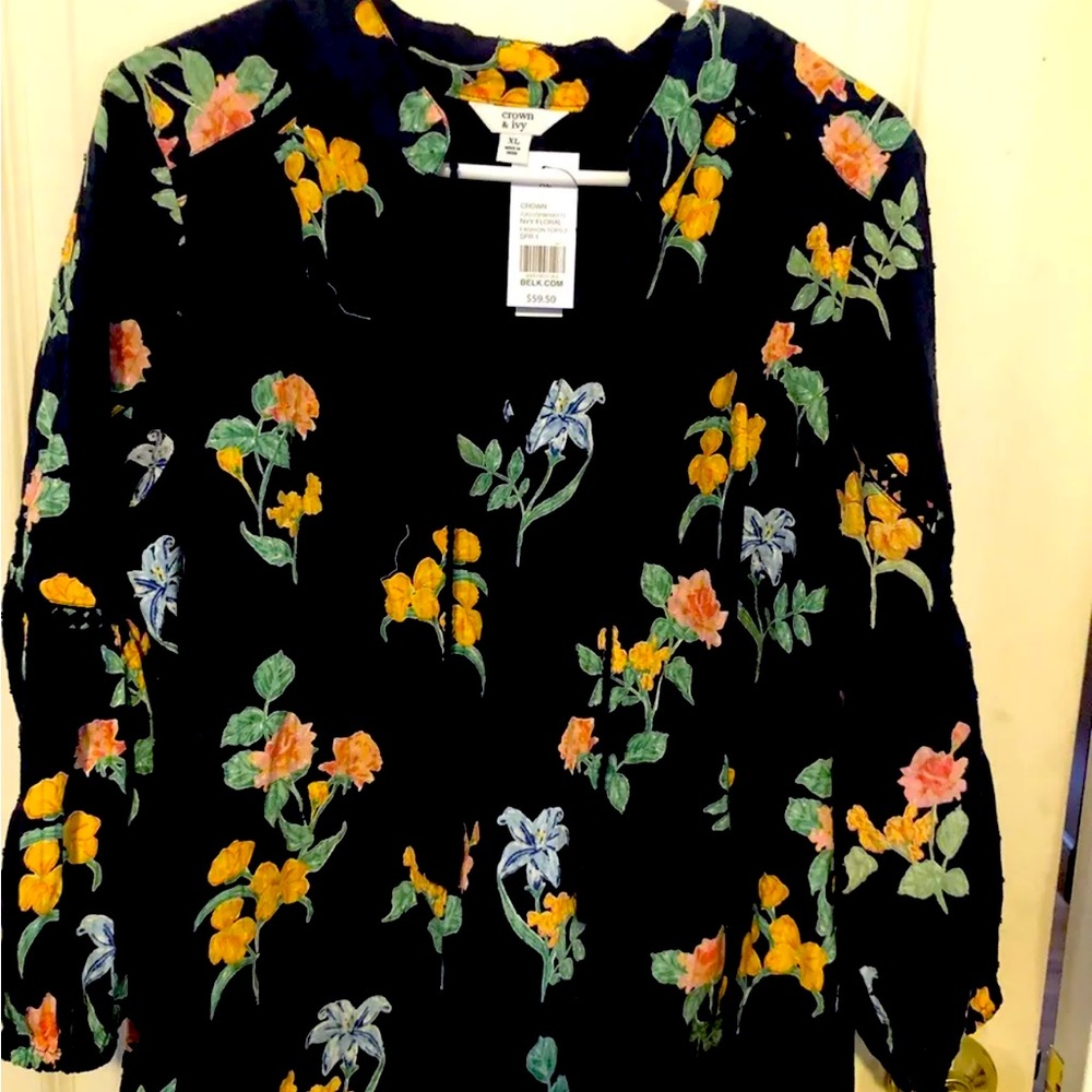 Crown and Ivy extra large MWT lightweight top